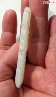 和田白玉斧形佩,府上有龙